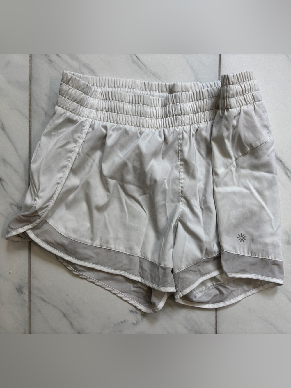 Athleta Mesh Racer Run 4” Shorts - white - M